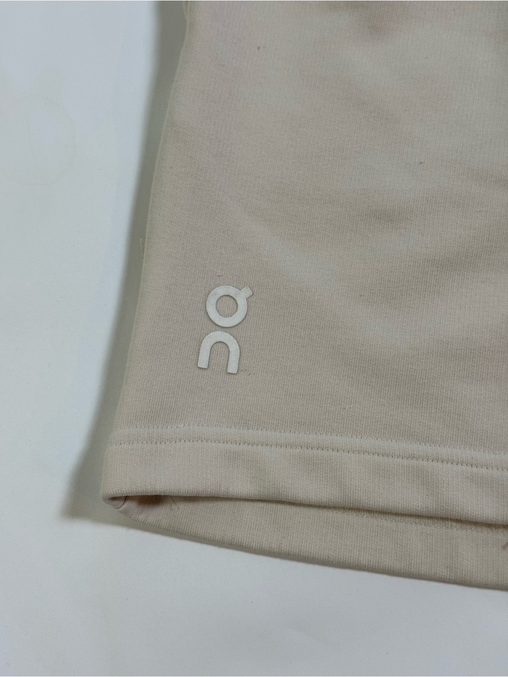 On Running Fleece Club Shorts Men’s Small Desert - Picture 4 of 11